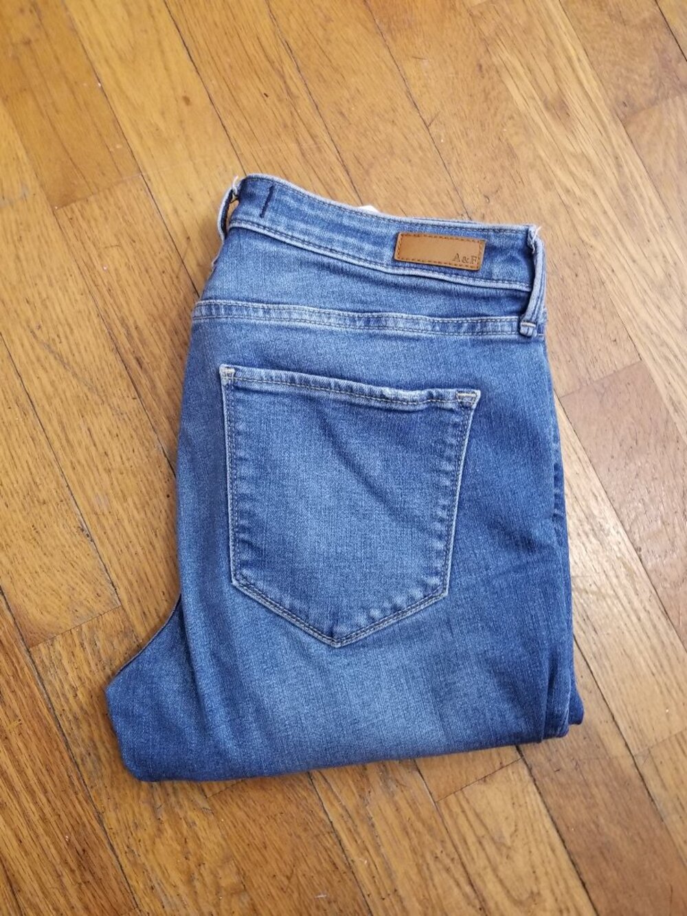 Abercrombie & Fitch Harper Super Skinny Medium Wash Jeans, Size 28 / 6S